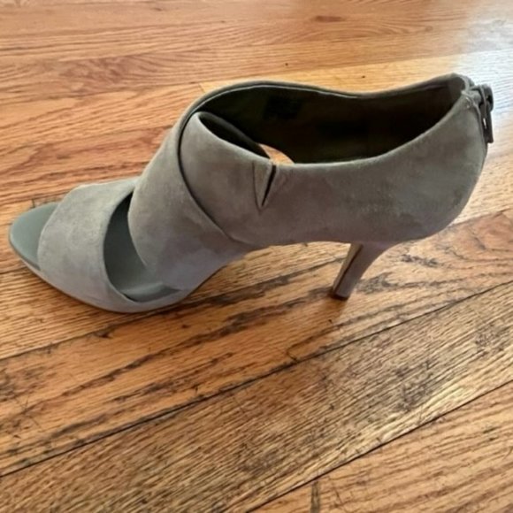 "Like New" Banana Republic Gray suede open toe, back zipper bootie - size 7 - Picture 6 of 11